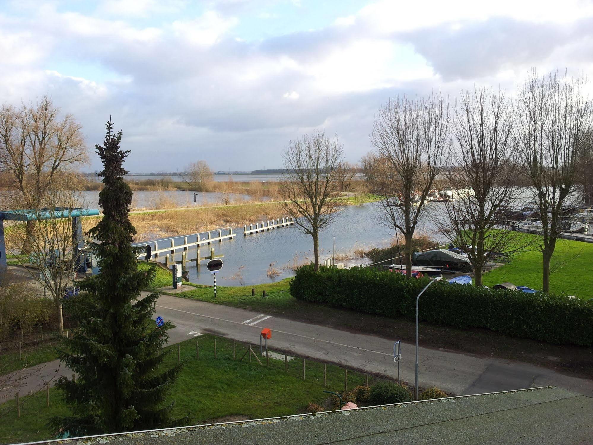 Hotel De Brabantse Biesbosch à Werkendam Extérieur photo