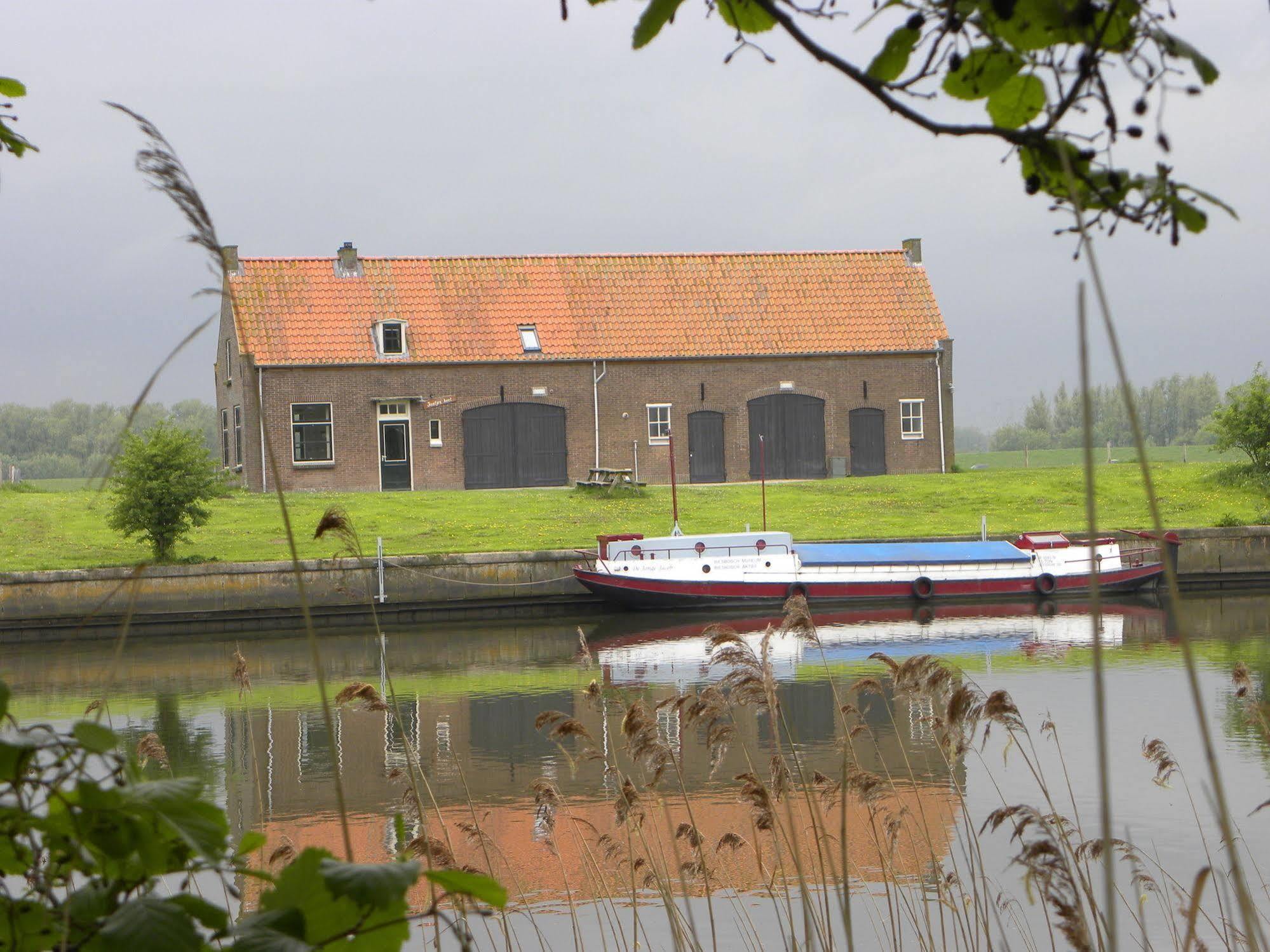 Hotel De Brabantse Biesbosch à Werkendam Extérieur photo