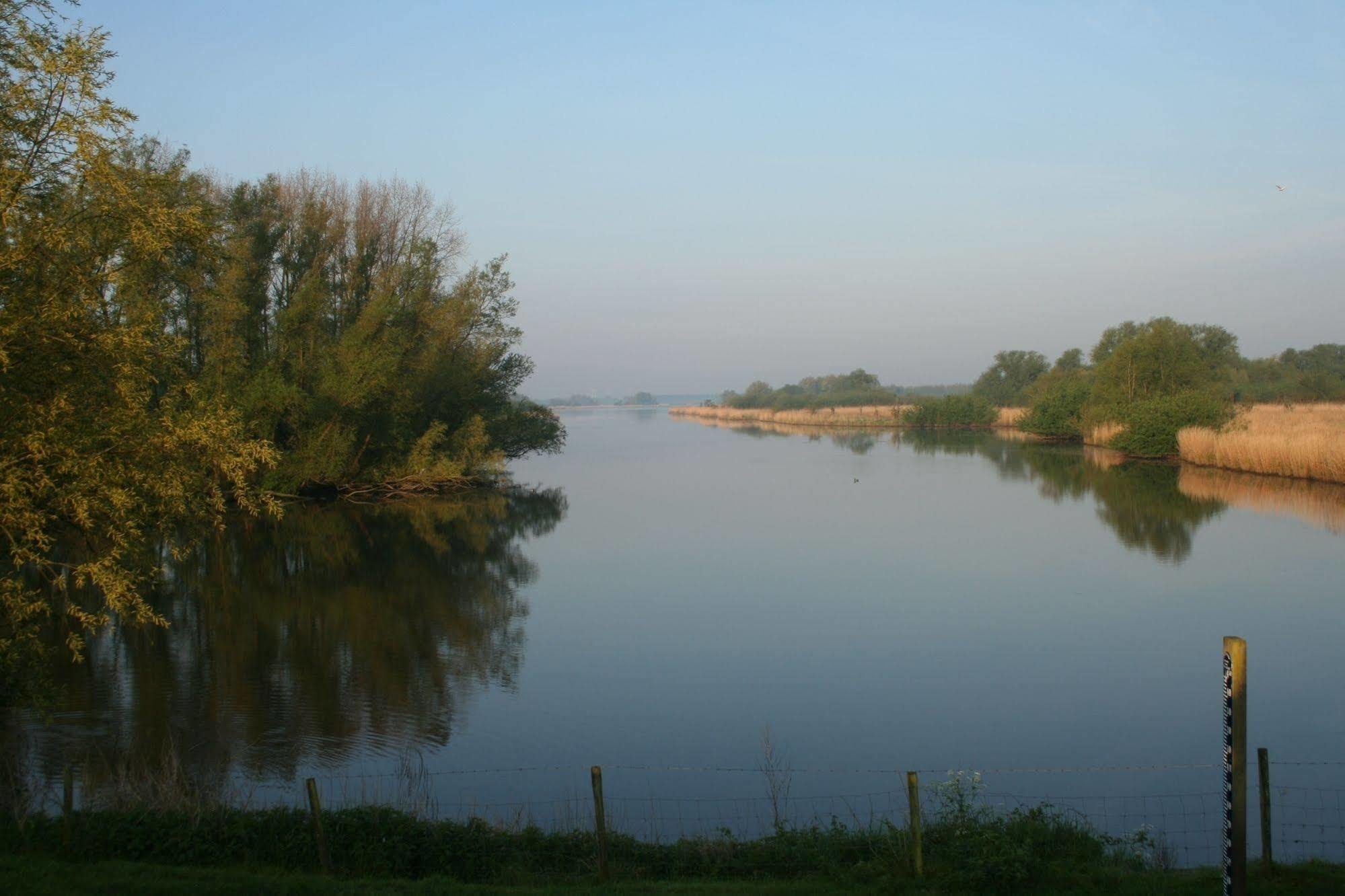 Hotel De Brabantse Biesbosch à Werkendam Extérieur photo